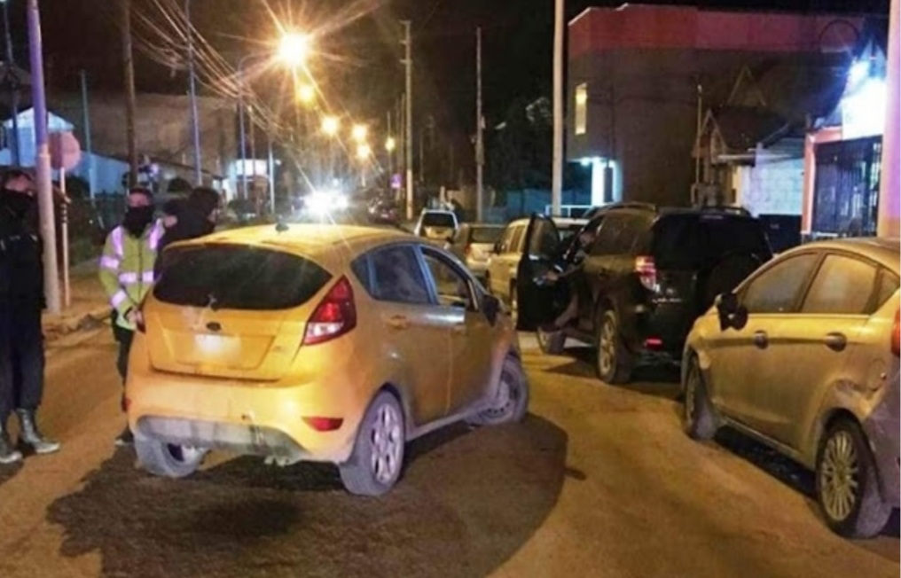 Borracho Choco Dos Veh Culos Estacionados Termino Detenido En Ushuaia